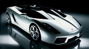 Vue de 3/4 avant du concept-car <b>Lamborghini Concept S</b>.<br>
On retrouve l'allure gnrale de la Lamborghini Gallardo, suffisamment modifie avec l'ajot de ces deux saute-vent  la place du pare-brise.